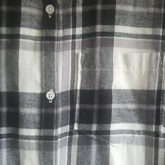 Old navy plaid button down flannel shirt - Picture 3 of 4